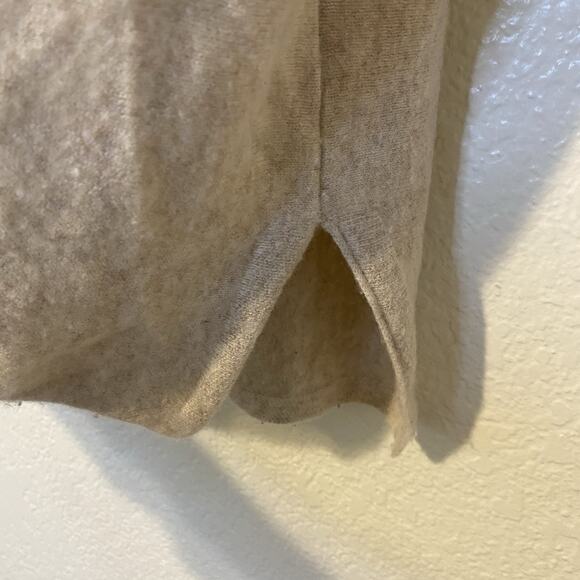 VINCE 100% Cashmere Beige Boat Neck Sweater Size XS Oversized - Picture 5 of 7